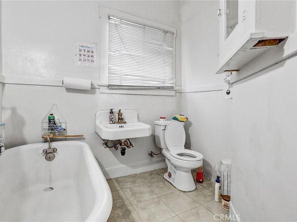 1470 W Adams Boulevard, Los Angeles CA 90007