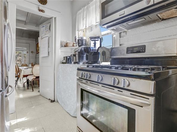 1470 W Adams Boulevard, Los Angeles CA 90007