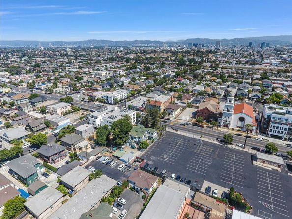 1470 W Adams Boulevard, Los Angeles CA 90007