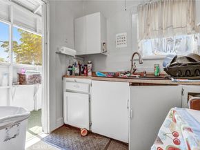 1470 W Adams Boulevard, Los Angeles CA 90007