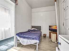 1470 W Adams Boulevard, Los Angeles CA 90007