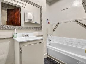 1470 W Adams Boulevard, Los Angeles CA 90007