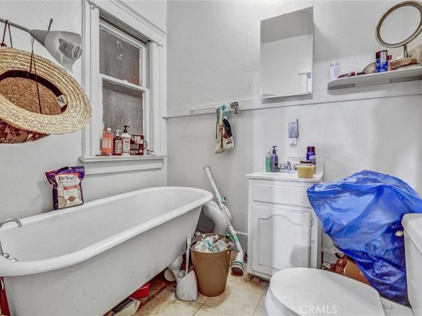 1470 W Adams Boulevard, Los Angeles CA 90007