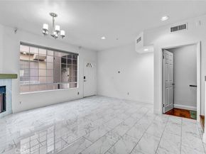 18347 Saticoy 24, Reseda CA 91335