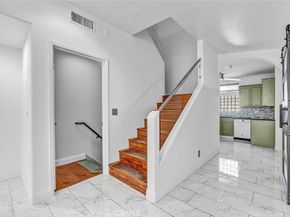 18347 Saticoy 24, Reseda CA 91335