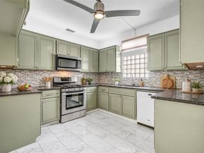 18347 Saticoy 24, Reseda CA 91335