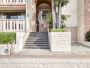 5216 Yarmouth 107, Encino CA 91316