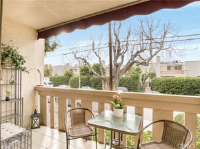 5216 Yarmouth 107, Encino CA 91316