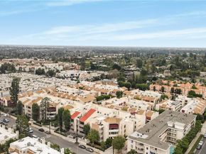 5216 Yarmouth 107, Encino CA 91316