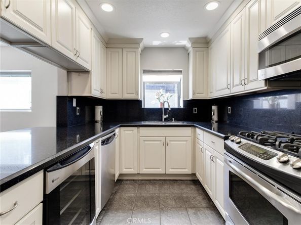 2298 Rose Avenue 110, Signal Hill CA 90755