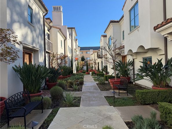 188 S Sierra Madre Boulevard 12, Pasadena CA 91107