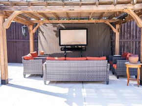 121 W Fairview, Inglewood CA 90302