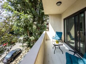 1944 Glendon 209, Los Angeles CA 90025