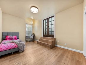 1081 Loma Avenue, Long Beach CA 90804