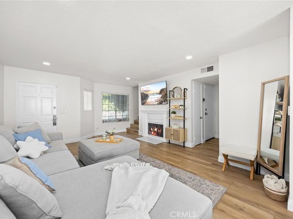 154 N Meridith Avenue 8, Pasadena CA 91106