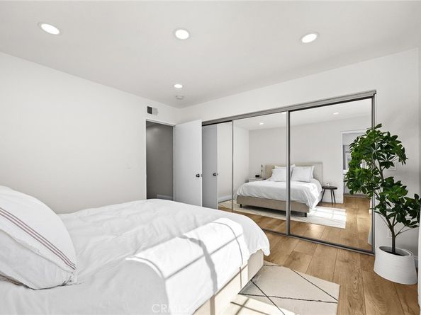 154 N Meridith Avenue 8, Pasadena CA 91106