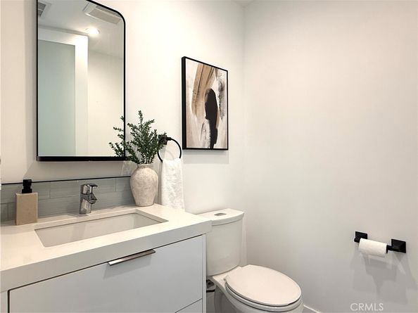542 N Commonwealth Avenue, Silver Lake CA 90004