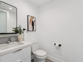 542 N Commonwealth Avenue, Silver Lake CA 90004