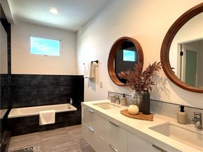 542 N Commonwealth Avenue, Silver Lake CA 90004