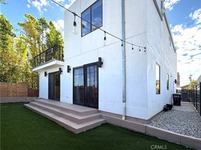 542 N Commonwealth Avenue, Silver Lake CA 90004
