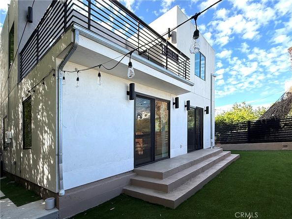 542 N Commonwealth Avenue, Silver Lake CA 90004