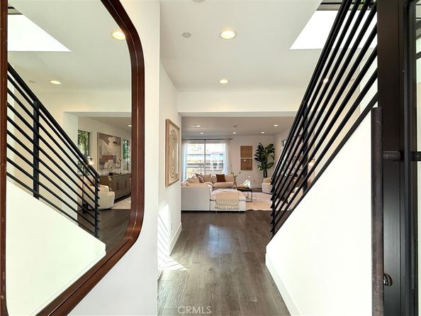 542 N Commonwealth Avenue, Silver Lake CA 90004