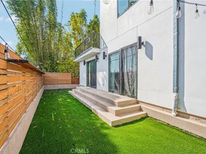 542 N Commonwealth Avenue, Silver Lake CA 90004