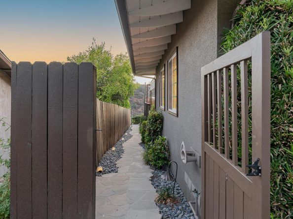4031 CANYON DELL Drive, Altadena CA 91001