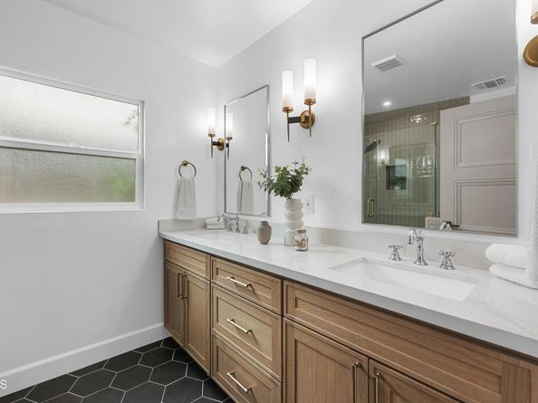 2176 Las Lunas Street, Pasadena CA 91107