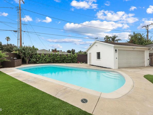 2176 Las Lunas Street, Pasadena CA 91107