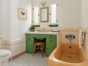 2011 N Beachwood Drive, Los Angeles CA 90068