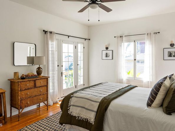 2011 N Beachwood Drive, Los Angeles CA 90068