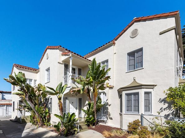 2011 N Beachwood Drive, Los Angeles CA 90068