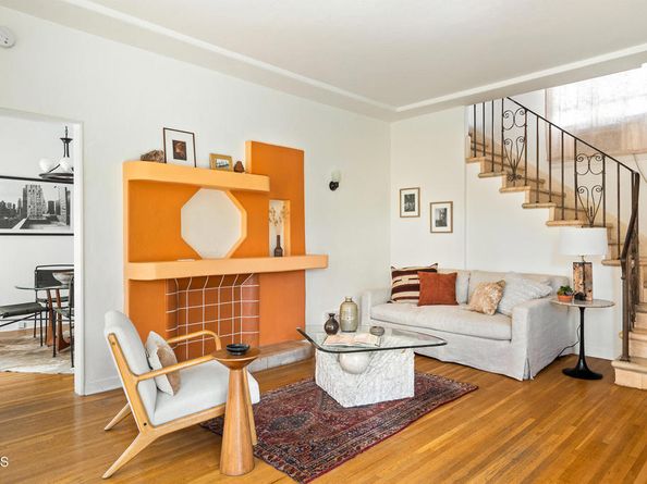 2011 N Beachwood Drive, Los Angeles CA 90068