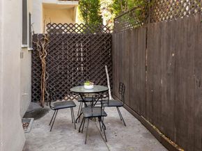 2011 N Beachwood Drive, Los Angeles CA 90068