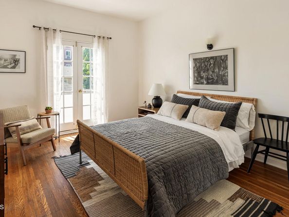 2011 N Beachwood Drive, Los Angeles CA 90068