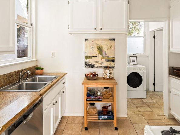 2011 N Beachwood Drive, Los Angeles CA 90068