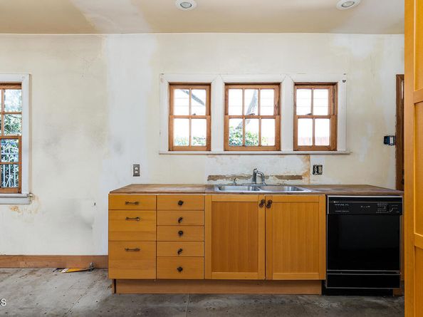 6218 Saylin Lane Lane, Los Angeles CA 90042