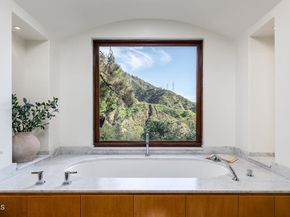 2217 Crescent Drive, Altadena CA 91001