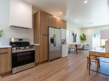 2222 1/4 Dorris Place
