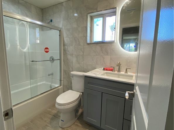 1727 W Santa Ana Boulevard, Santa Ana CA 92703