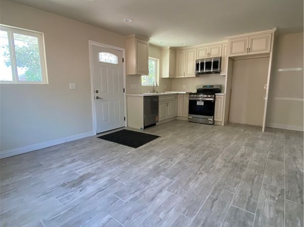 1727 W Santa Ana Boulevard, Santa Ana CA 92703