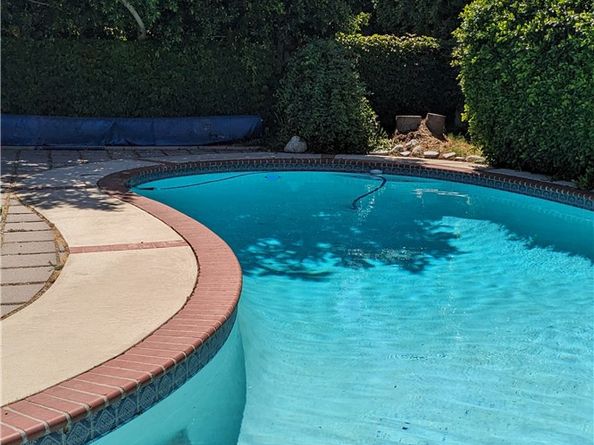 527 S Orchard Drive, Burbank CA 91506