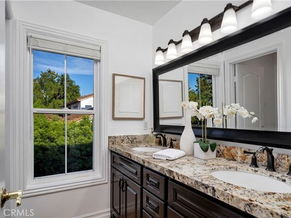 16 Bayleaf Lane, Irvine CA 92620