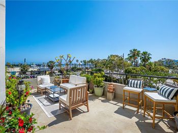 800 E Ocean Boulevard