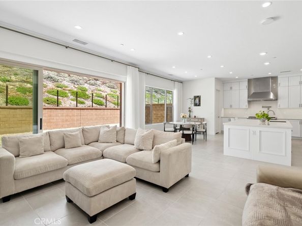106 Bright Star, Irvine CA 92618