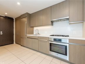 889 Francisco 1911, Los Angeles CA 90017