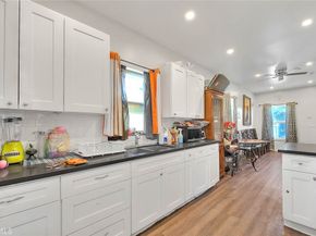 6915 Bonsallo, Lake Los Angeles CA 90044