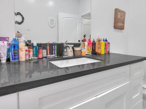 6915 Bonsallo, Lake Los Angeles CA 90044