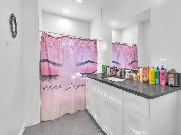 6915 Bonsallo, Lake Los Angeles CA 90044